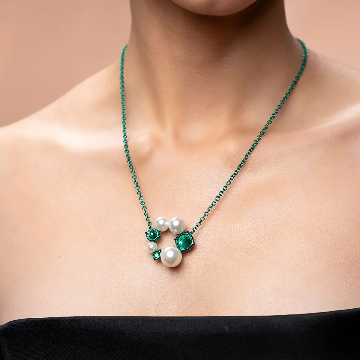 Zeenat Pearl Necklace